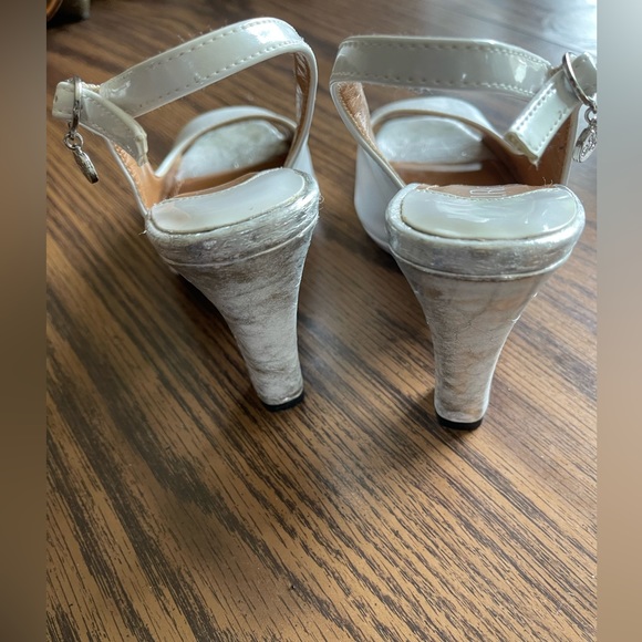NWOT cute white heels - Picture 3 of 4